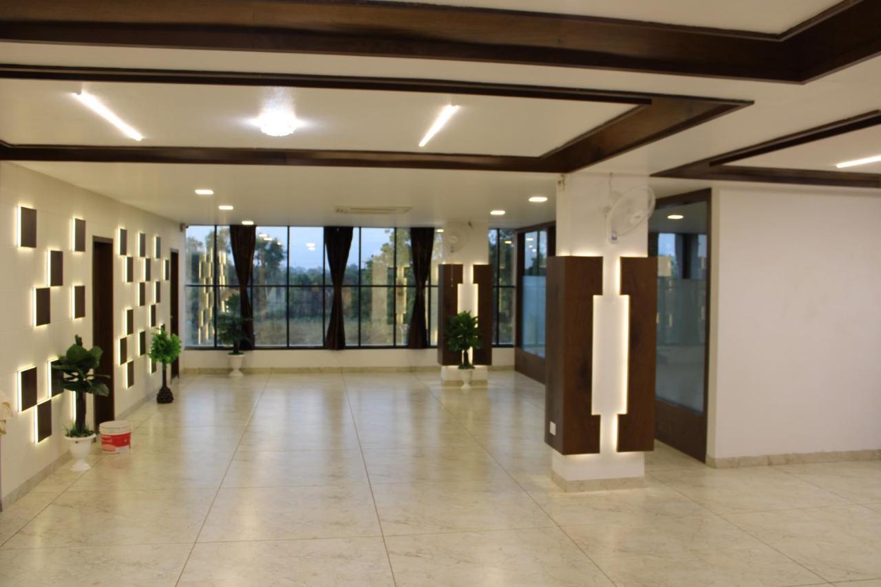 Hotel The Grand Piano - Best Business Hotel In Patan Bagian luar foto