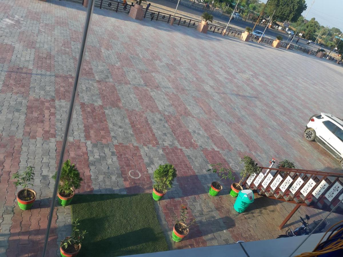 Hotel The Grand Piano - Best Business Hotel In Patan Bagian luar foto