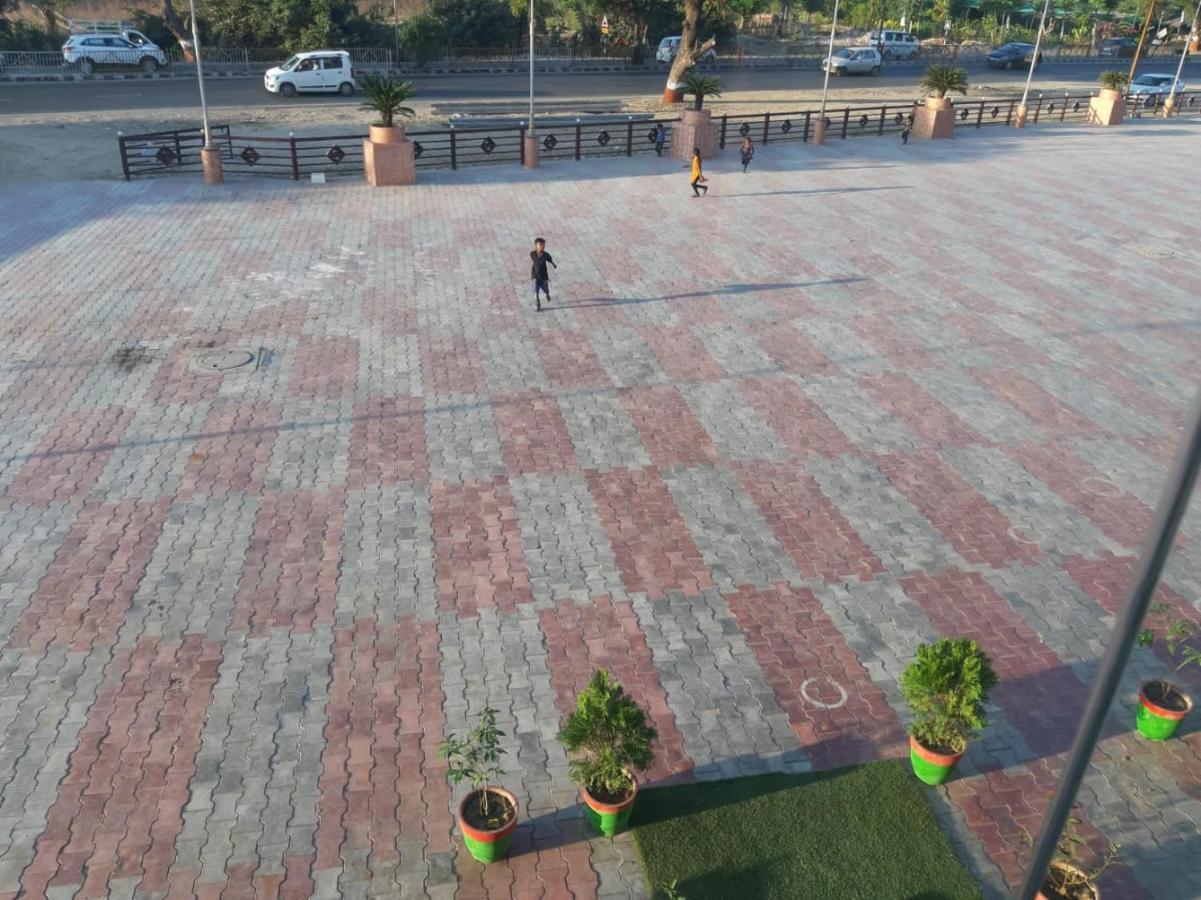 Hotel The Grand Piano - Best Business Hotel In Patan Bagian luar foto