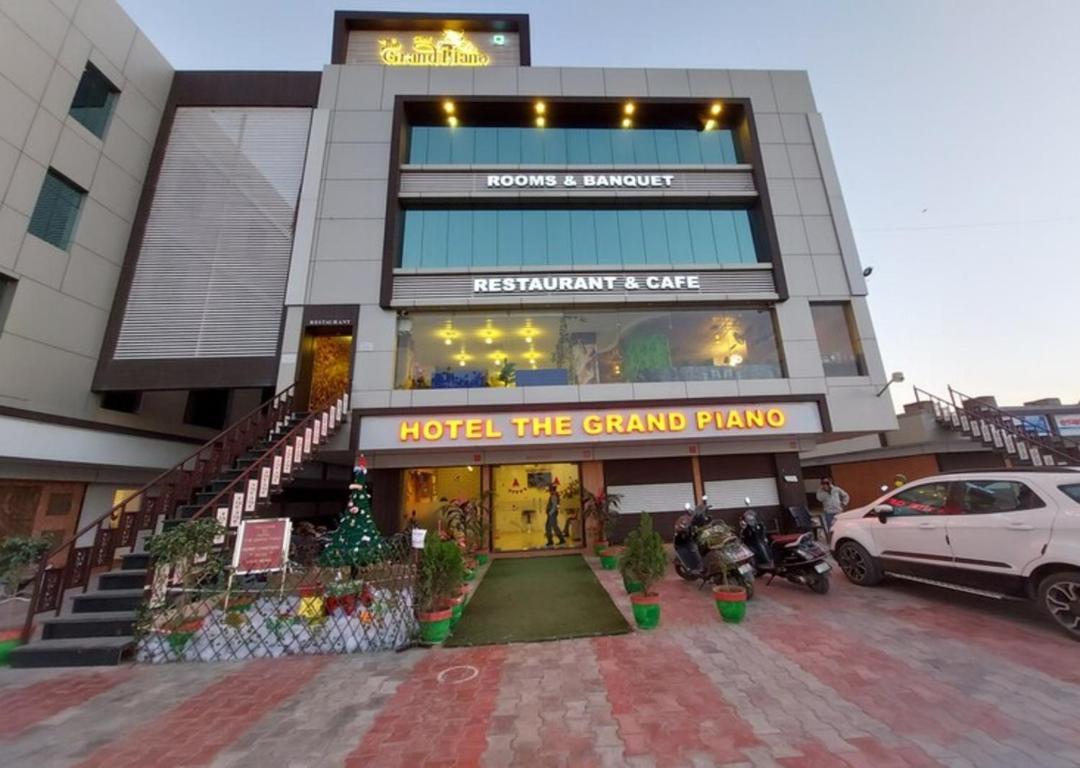 Hotel The Grand Piano - Best Business Hotel In Patan Bagian luar foto