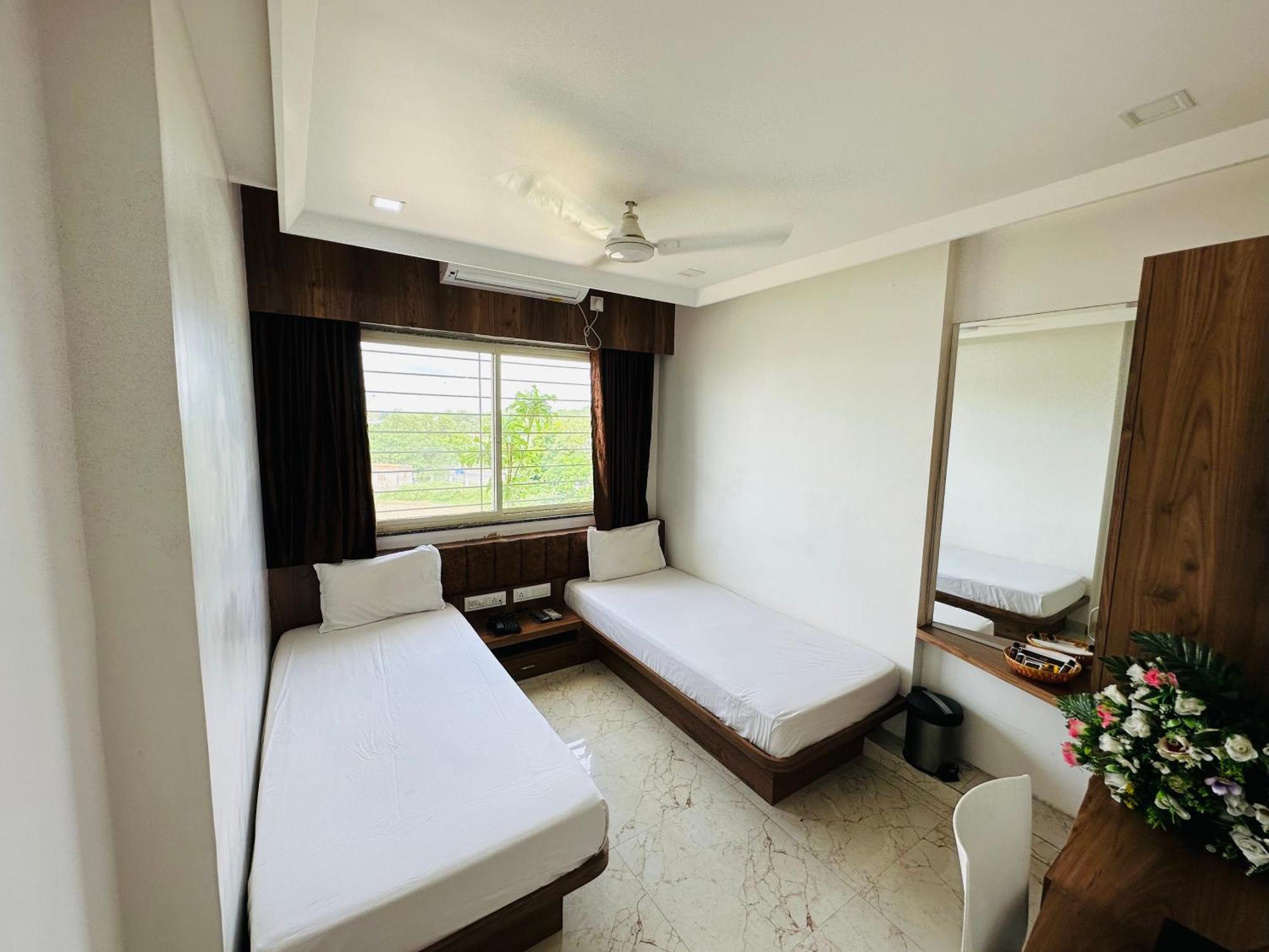 Hotel The Grand Piano - Best Business Hotel In Patan Bagian luar foto